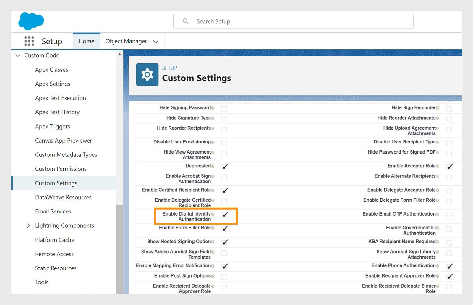 La pagina Impostazioni personalizzate di Salesforce mostra un elenco di impostazioni in cui è evidenziata la casella di controllo Abilita autenticazione identità digitale.