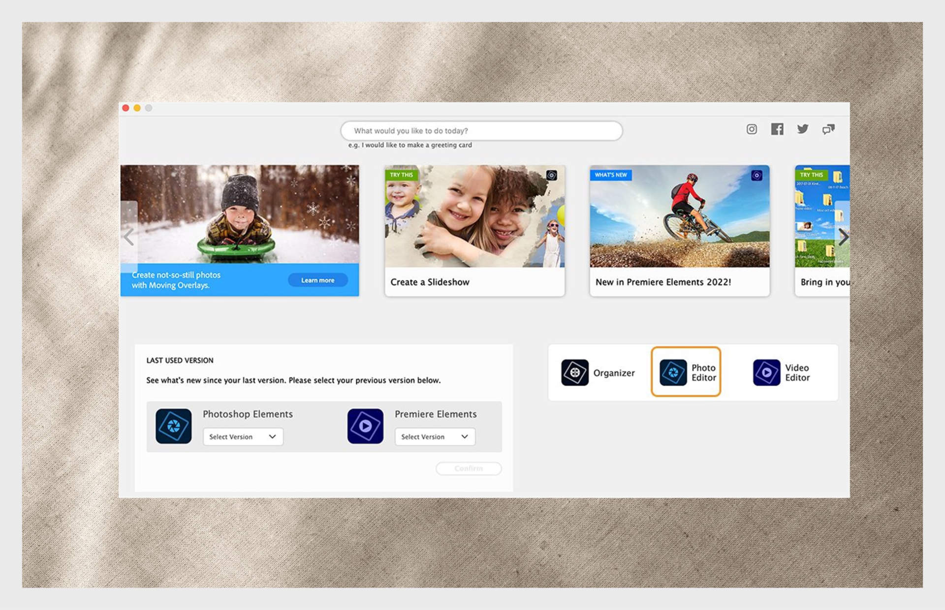 The Elements app window shows the options to open Photoshop Elements and the drop-down menu to select the version of the app. 