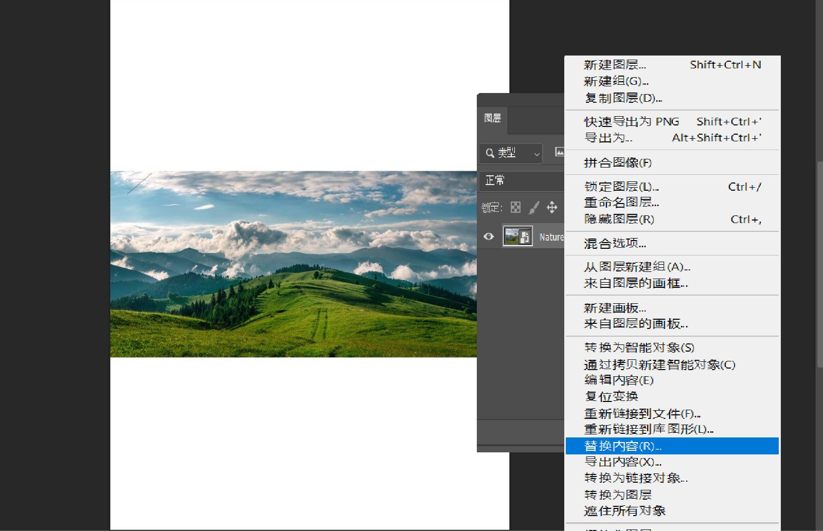 “图层”面板中的“智能对象”图层已选定。在附带的上下文菜单中突出显示了“替换内容”选项。