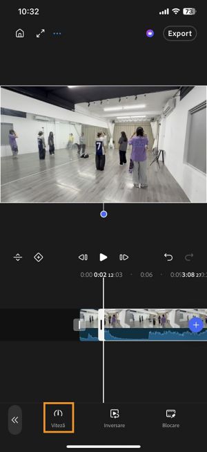 Un clip pe cronologie cu cadre cheie de viteză aplicate, cu butonul Speed evidențiat în bara de instrumente.