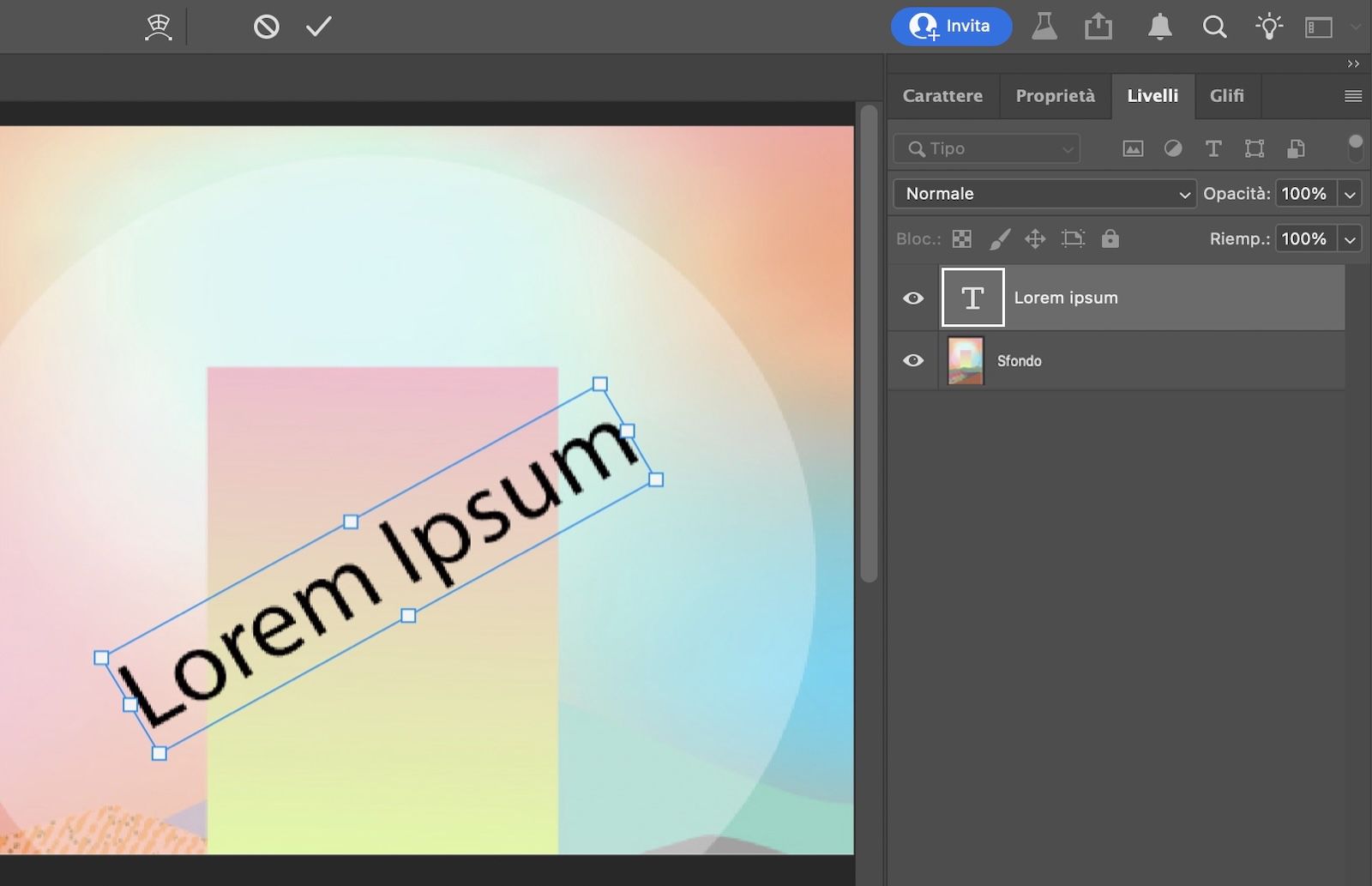 Un testo di esempio viene ruotato e selezionato nel pannello Livelli.