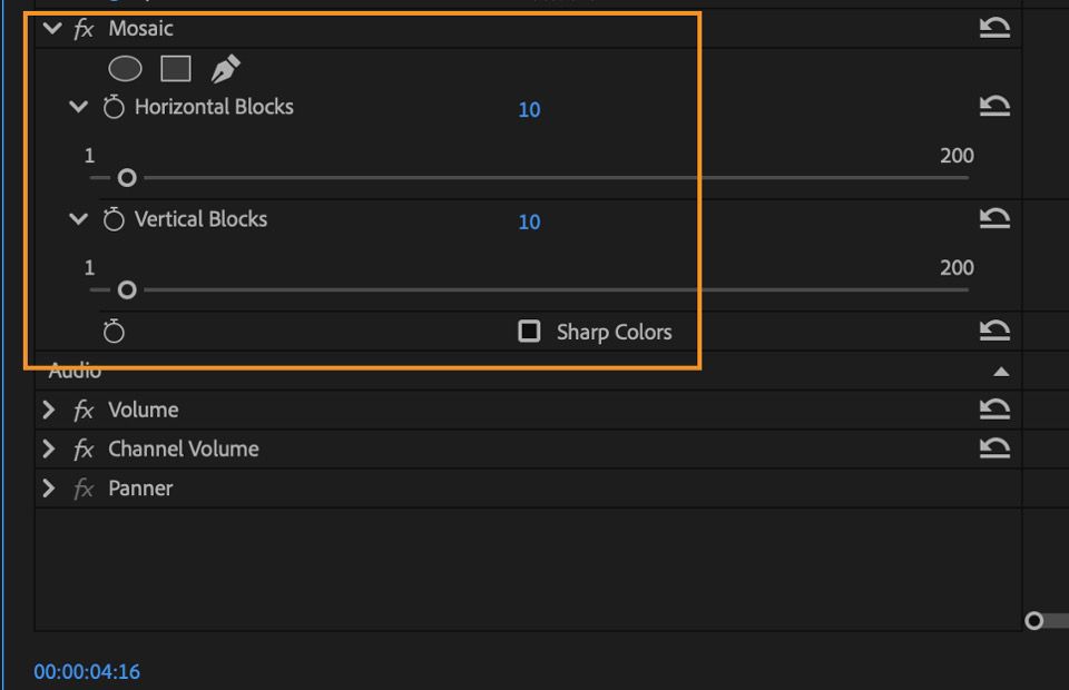 Il pannello Controlli effetto è aperto, un effetto è selezionato e il menu a discesa è aperto per rivelare i suoi controlli.