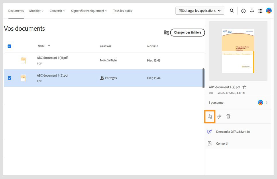 Un document partagé est sélectionné et les détails du partage sont affichés dans le panneau de droite, où l’outil Annuler le partage est mis en évidence.