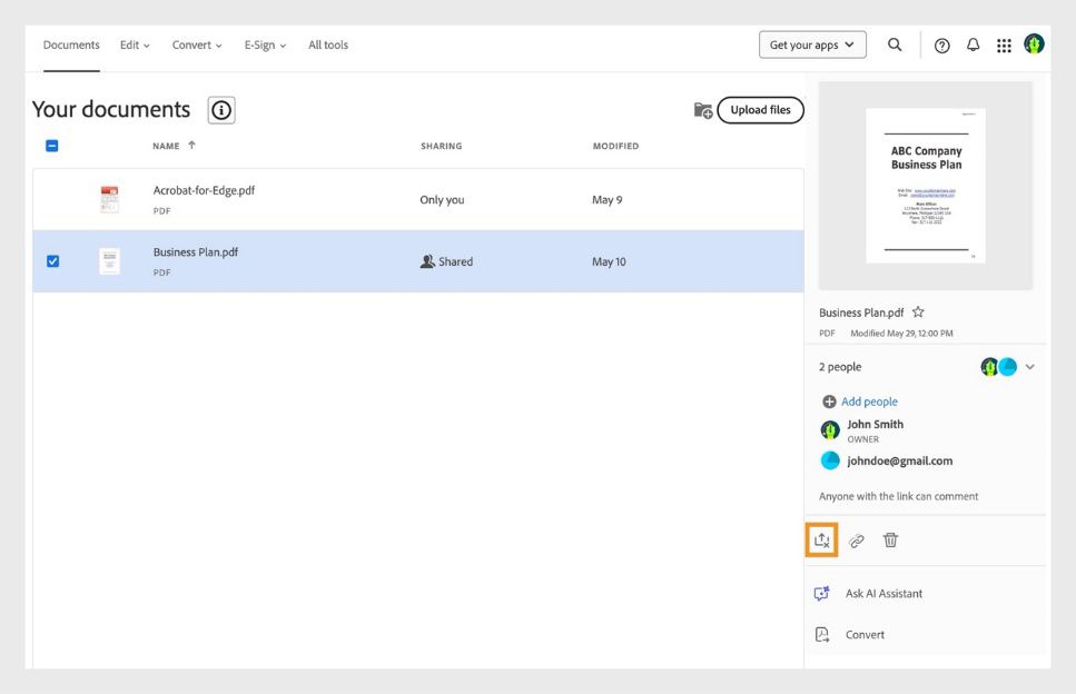 Napili ang naibahaging dokumento, at ang mga detalye ng pagbahagi ay naka-display sa kanang panel, kung saan naka-highlight ang Unshare tool.