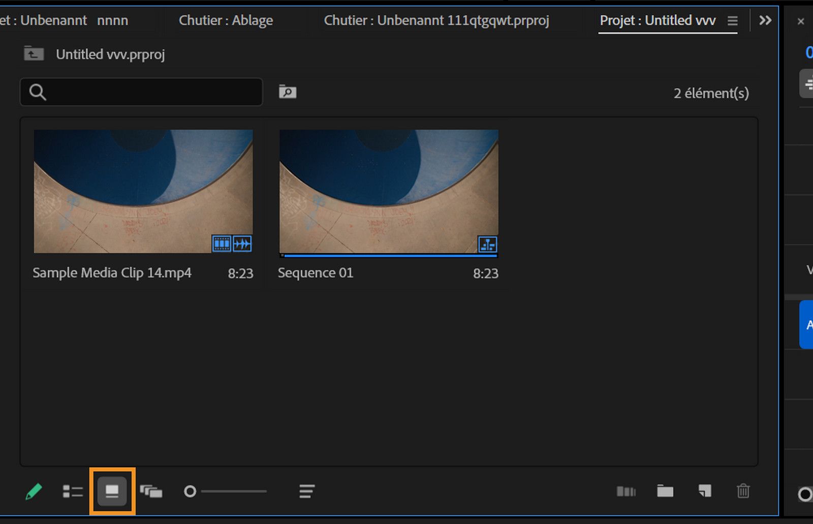 Le panneau affiche les médias sous forme de miniatures dans la vue Icône, avec une icône mise en évidence qui permet aux utilisateurs et utilisatrices d’organiser et de prévisualiser visuellement les clips.