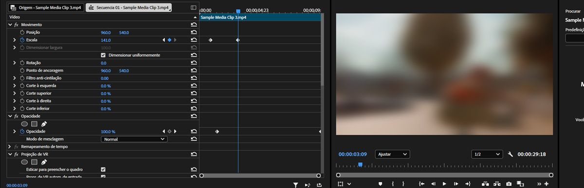 O painel “Controles do efeito” está aberto, com as propriedades “Escala” e “Opacidade” abertas com quadros-chave adicionados.