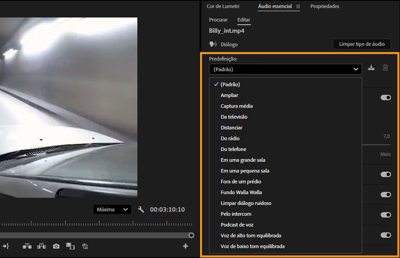 Painel “Áudio essencial” no Premiere Pro, mostrando o menu suspenso “Predefinição” com várias opções de predefinição de áudio.