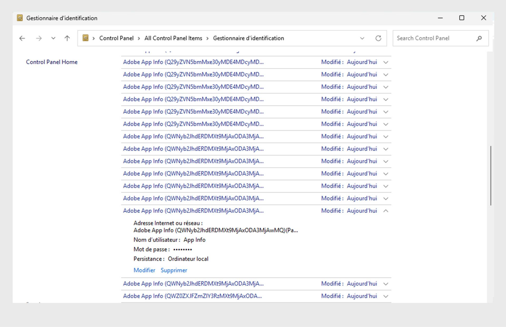 Capture d’écran du gestionnaire d’identification du panneau de configuration Windows ouvert pour supprimer tous les certificats dont le nom commence par Adobe User et Adobe App.