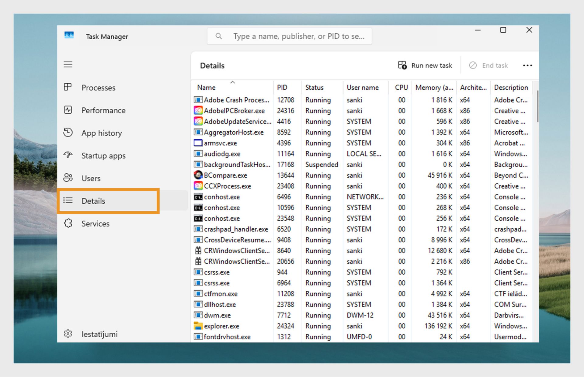 Windows Uzdevumu pārvaldnieka ekrānuzņēmums cilnē Sīkāka informācija, kurā redzams darbojošos procesu saraksts. 