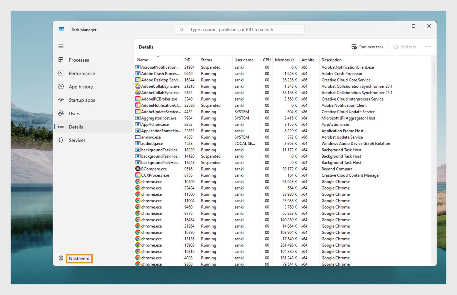 Snímek obrazovky Správce úloh systému Windows na kartě Podrobnosti zobrazující seznam spuštěných procesů. 
