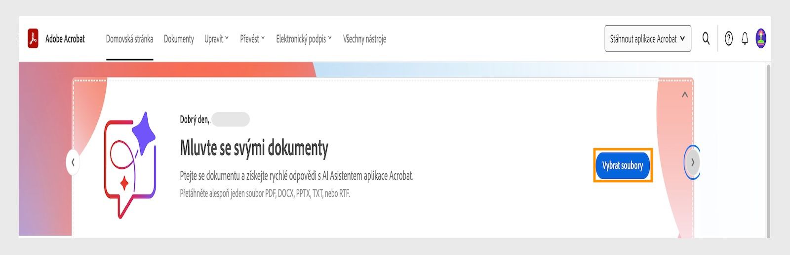 Acrobat na webu zobrazuje zvýrazněnou možnost Vybrat soubory na kartě Domů, která uživatelům umožňuje nahrát více souborů a použít AI Asistent.