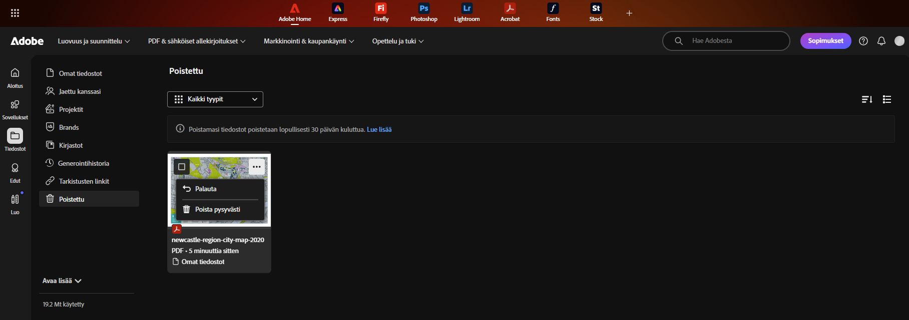 Adobe Home tai Creative Cloud Tiedostot -näyttö, jossa näkyy Poistettu-kansio ja avoinna oleva tiedostoasetusten valikko, jossa korostetaan Palauta-toimintoa.