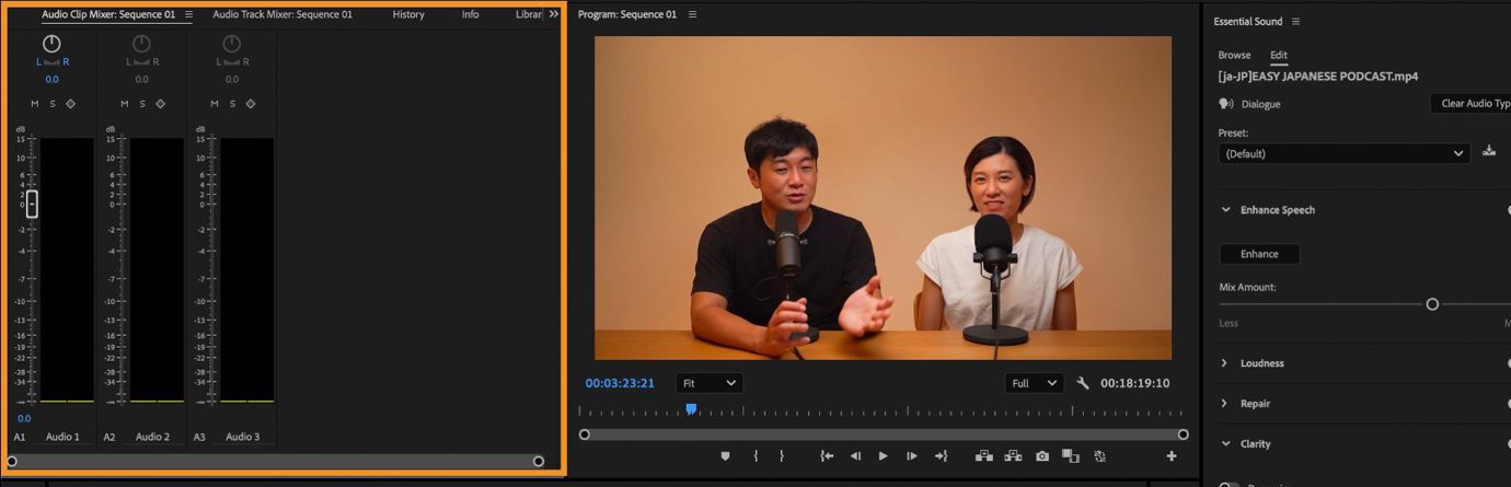 Pannello Mixer clip audio in Premiere Pro con misuratori di volume verticali e controlli del pan evidenziati per tre tracce audio separate.
