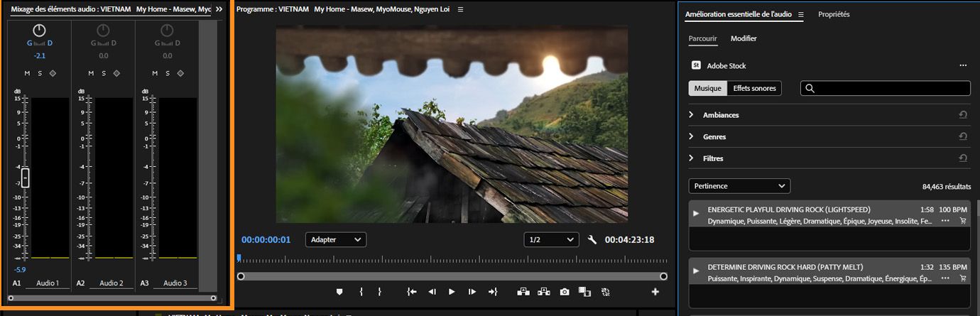 Panneau Mixage des pistes audio de Premiere Pro, avec des indicateurs de volume verticaux et des contrôles de balance mis en évidence en regard de trois pistes audio distinctes.