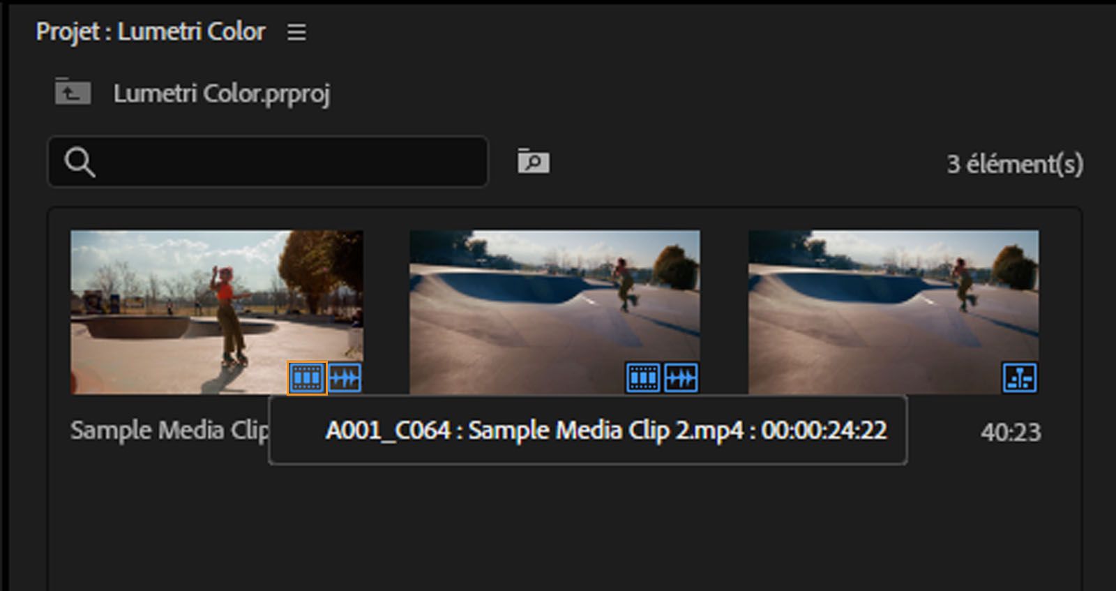 Icône vidéo bleue affichant tous les emplacements de séquence et codes temporels pour un clip sélectionné dans le panneau Projet.