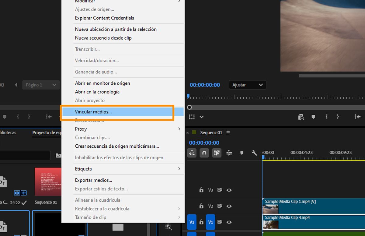 Menú contextual con Vincular medios resaltado para clips sin conexión seleccionados en el panel Proyecto.