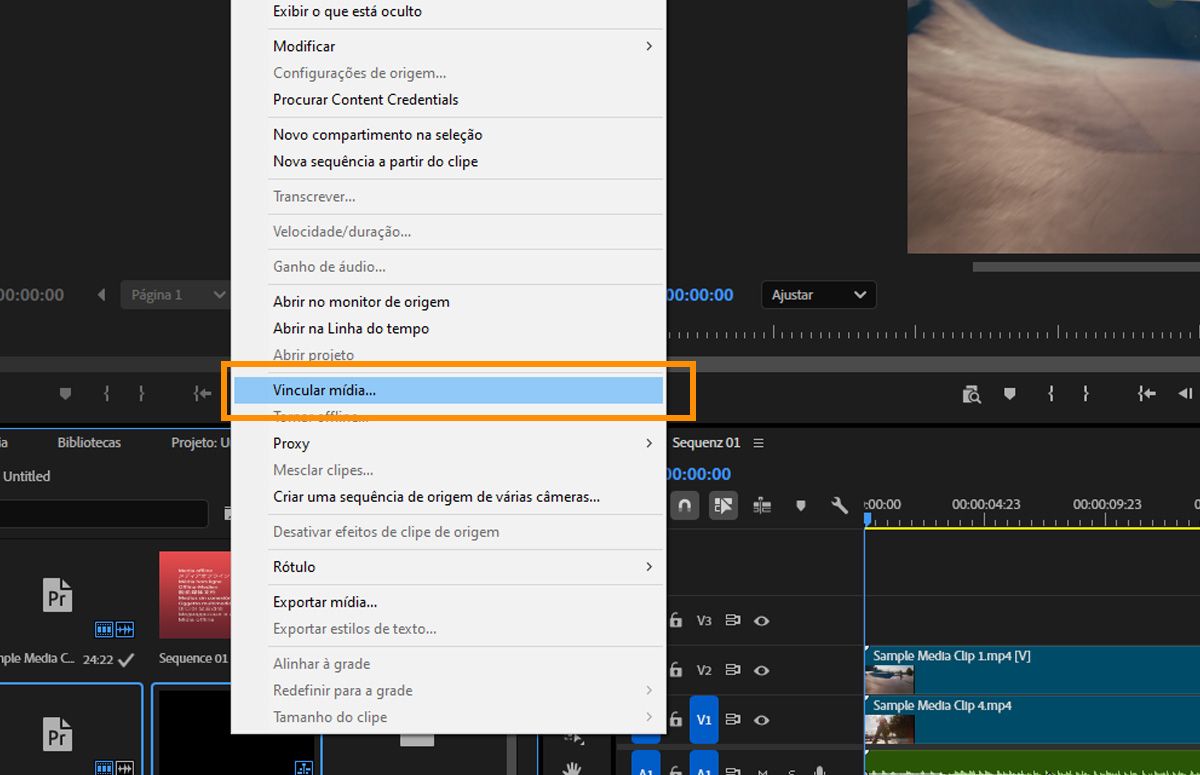 Menu de contexto com Link Media destacado para clipes offline selecionados no painel Projeto.