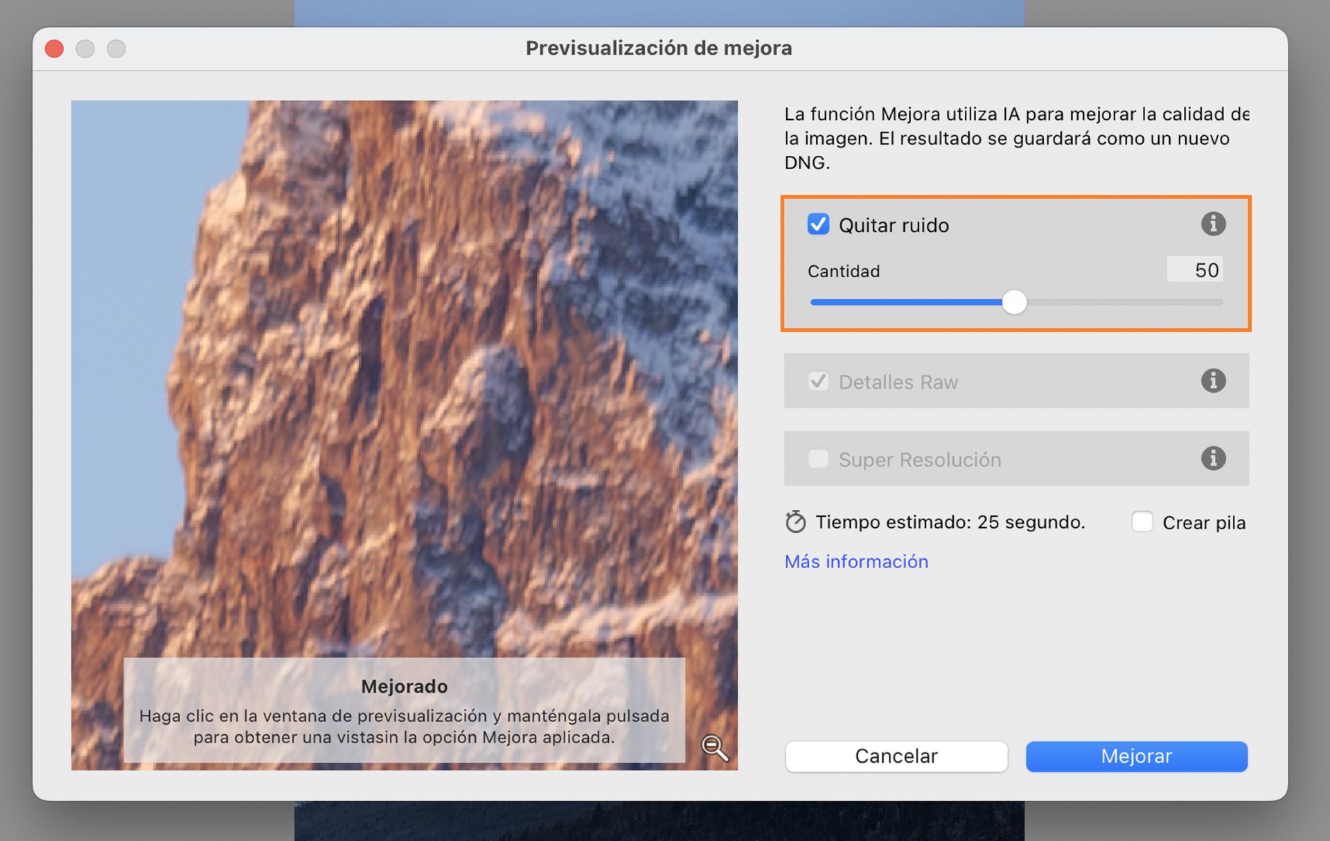 Mejore el cuadro de previsualización con la opción Quitar ruido con IA establecido en 50, que muestra la mejora de la calidad de imagen de un faro de coche.