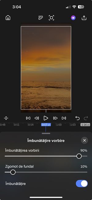 Panoul Îmbunătățește vocea, cu slider-ele Îmbunătățire voce și Zgomot de fundal activate prin comutatorul Îmbunătățește.