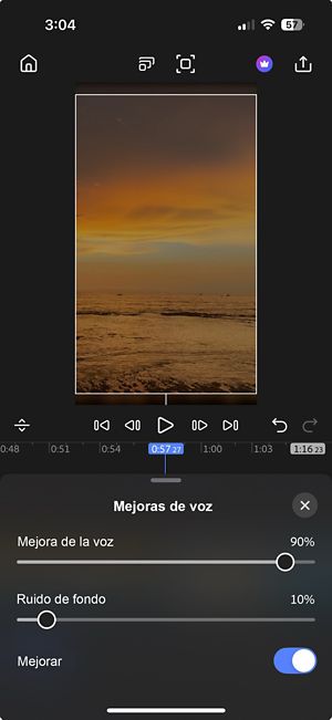 El panel Mejorar la voz con los reguladores Mejora de la voz y de Ruido de fondo activados mediante el conmutador Mejora.