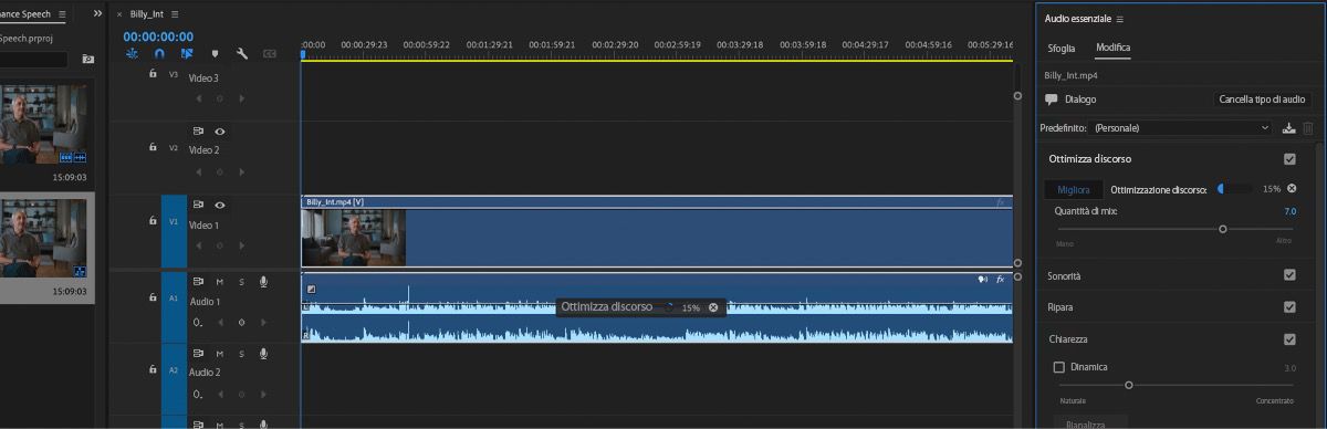 Interfaccia utente che mostra la funzione Ottimizza discorso nel pannello Audio essenziale con la barra di avanzamento con un avanzamento del 15%.