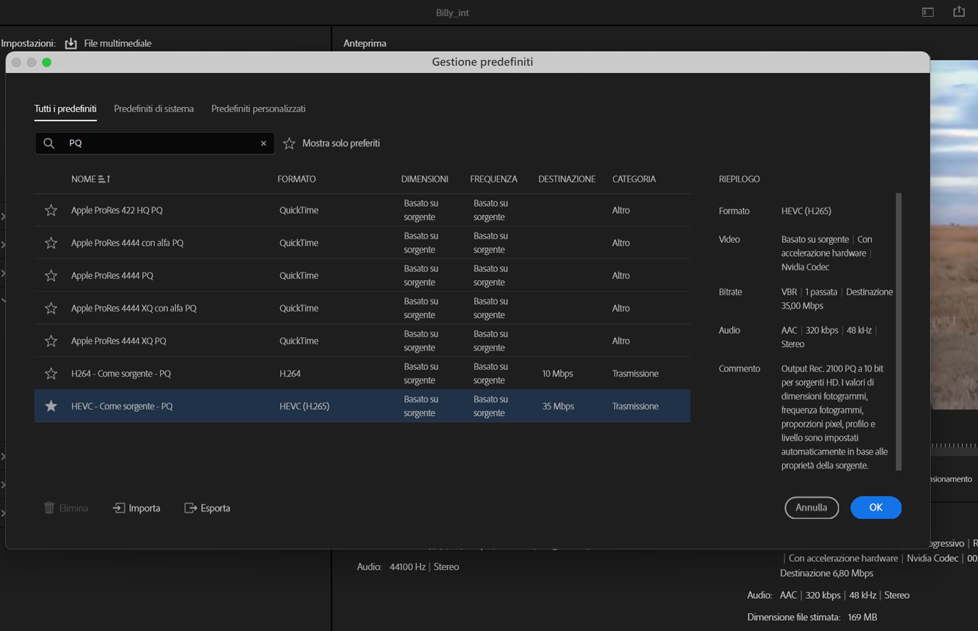 Il pannello Impostazioni esportazione di Adobe Premiere Pro mostra Gestione predefiniti con diverse opzioni di output, tra cui Apple ProRes e HEVC. Il predefinito selezionato, “HEVC - Corrispondenza sorgente - PQ”, è configurato per la trasmissione con un bitrate di destinazione di 35 Mbps.