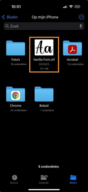Lettertypebestand zichtbaar in de Files app op iPhone, klaar om te delen naar Premiere op iPhone.