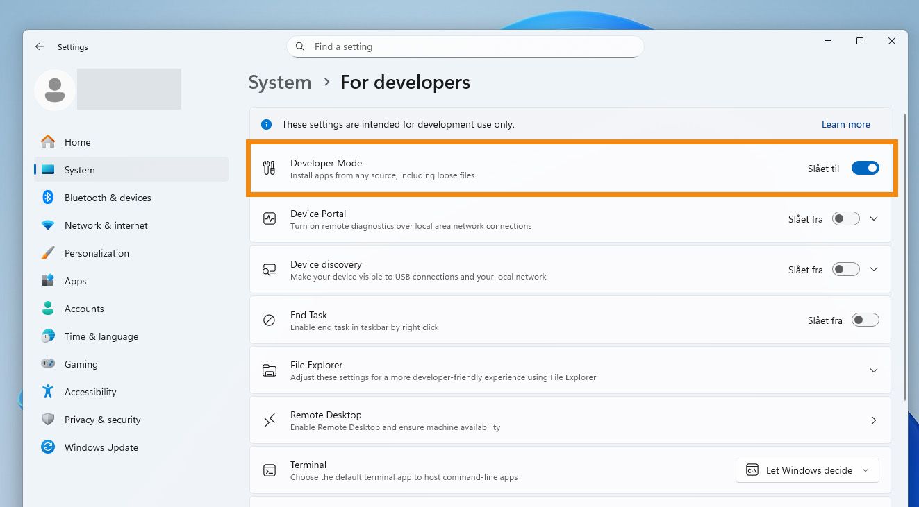 Menuen For udviklere i Systemindstillinger viser indstillingen Udviklertilstand 'Installer apps fra enhver kilde, herunder løse filer' slået til.