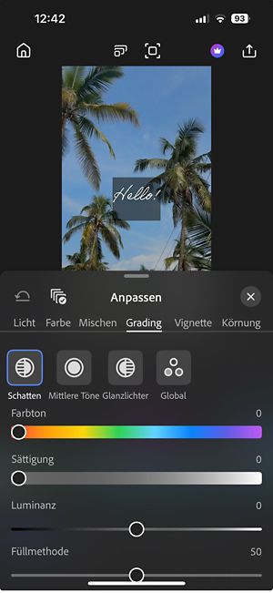 Auf der Registerkarte Grading werden Optionen für Schatten, Mitteltöne, Lichter und Global mit weiteren Einstellungen wie Farbton, Sättigung, Luminanz, Blending und Balance angezeigt, um Farbe und Helligkeit in verschiedenen Bereichen des Materials anzupassen.