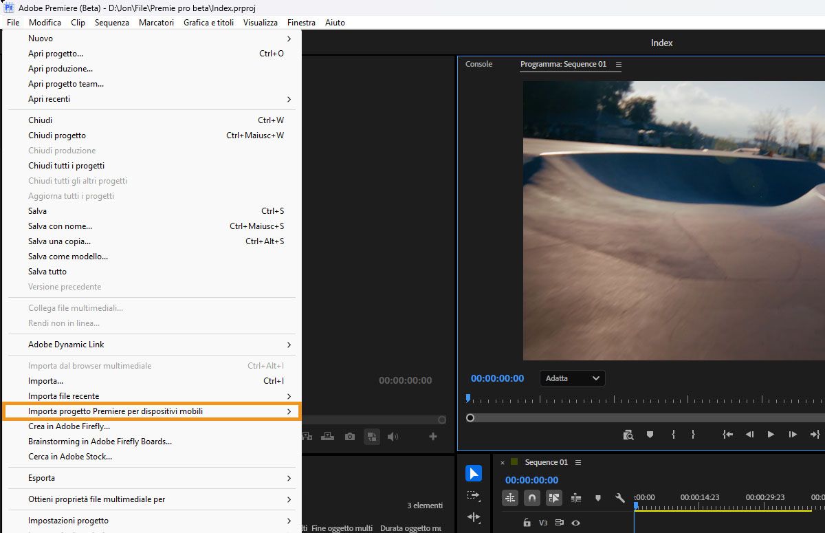 Menu File di Premiere Mobile con Importa progetto Premiere Mobile evidenziato.