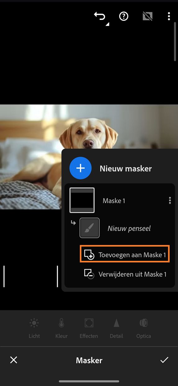 Maskerpaneel in Lightroom op mobiel toont de optie Toevoegen aan "Masker 1" gemarkeerd, met de optie Toevoegen geselecteerd in het paneel Nieuw masker aanmaken.