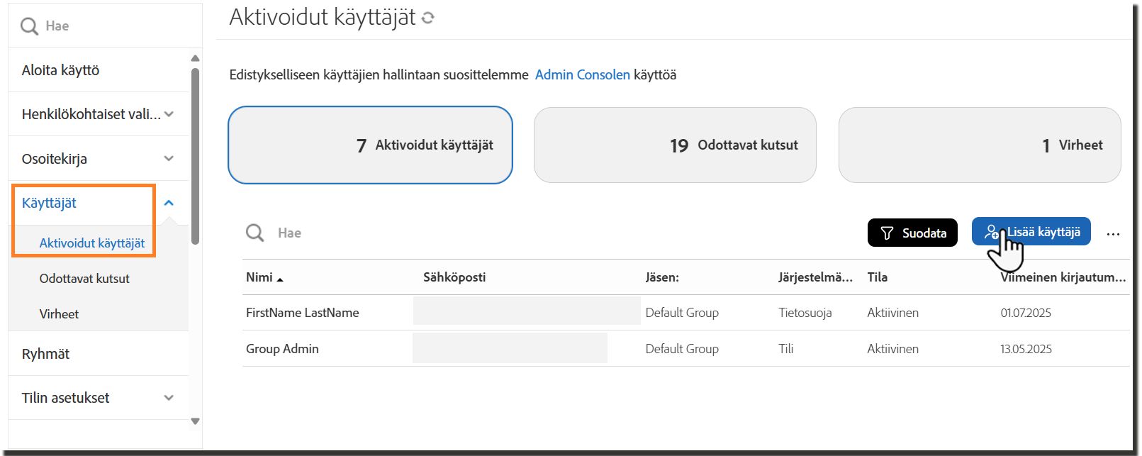 Aktivoidut käyttäjät -sivu, jossa Lisää käyttäjä -painike on korostettuna.