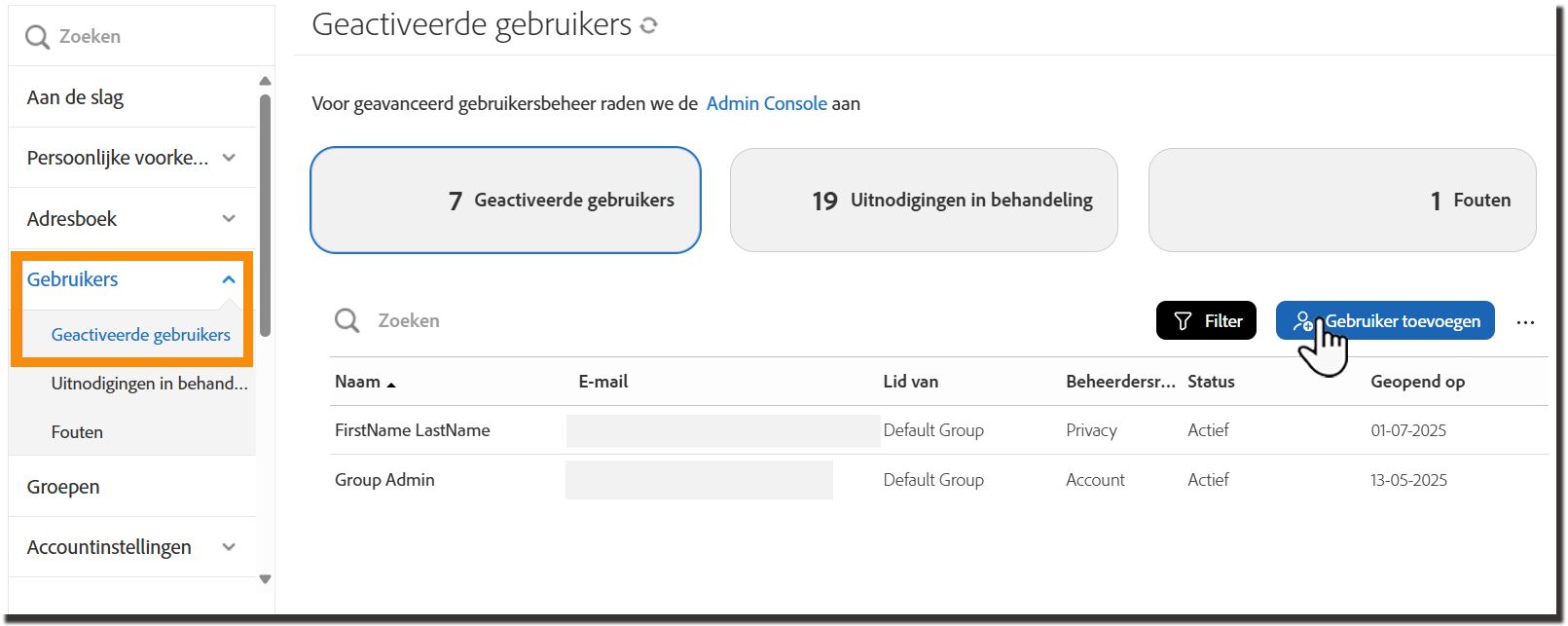De pagina Geactiveerde gebruikers met de knop Gebruiker toevoegen gemarkeerd.