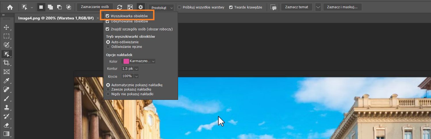 Wyszukiwanie obiektów jest podświetlone w menu Ustawienia narzędzia Zaznaczanie obiektów na pasku options, nad obrazem budynków na obszarze roboczym photoshop.