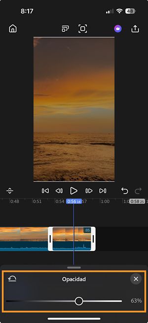Regulador de opacidad abierto en la parte inferior de la pantalla para ajustar el nivel de transparencia del clip.
