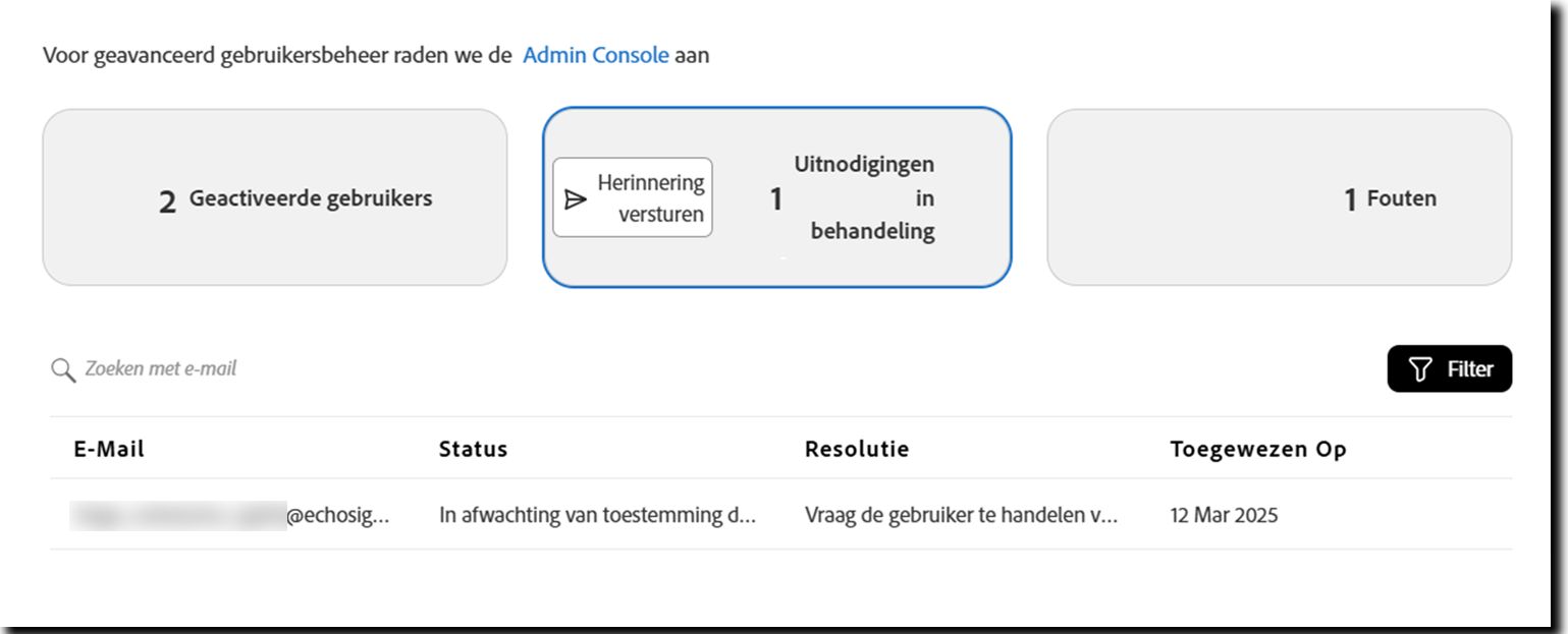 De pagina Gebruikers met de weergave Uitnodigingen in behandeling