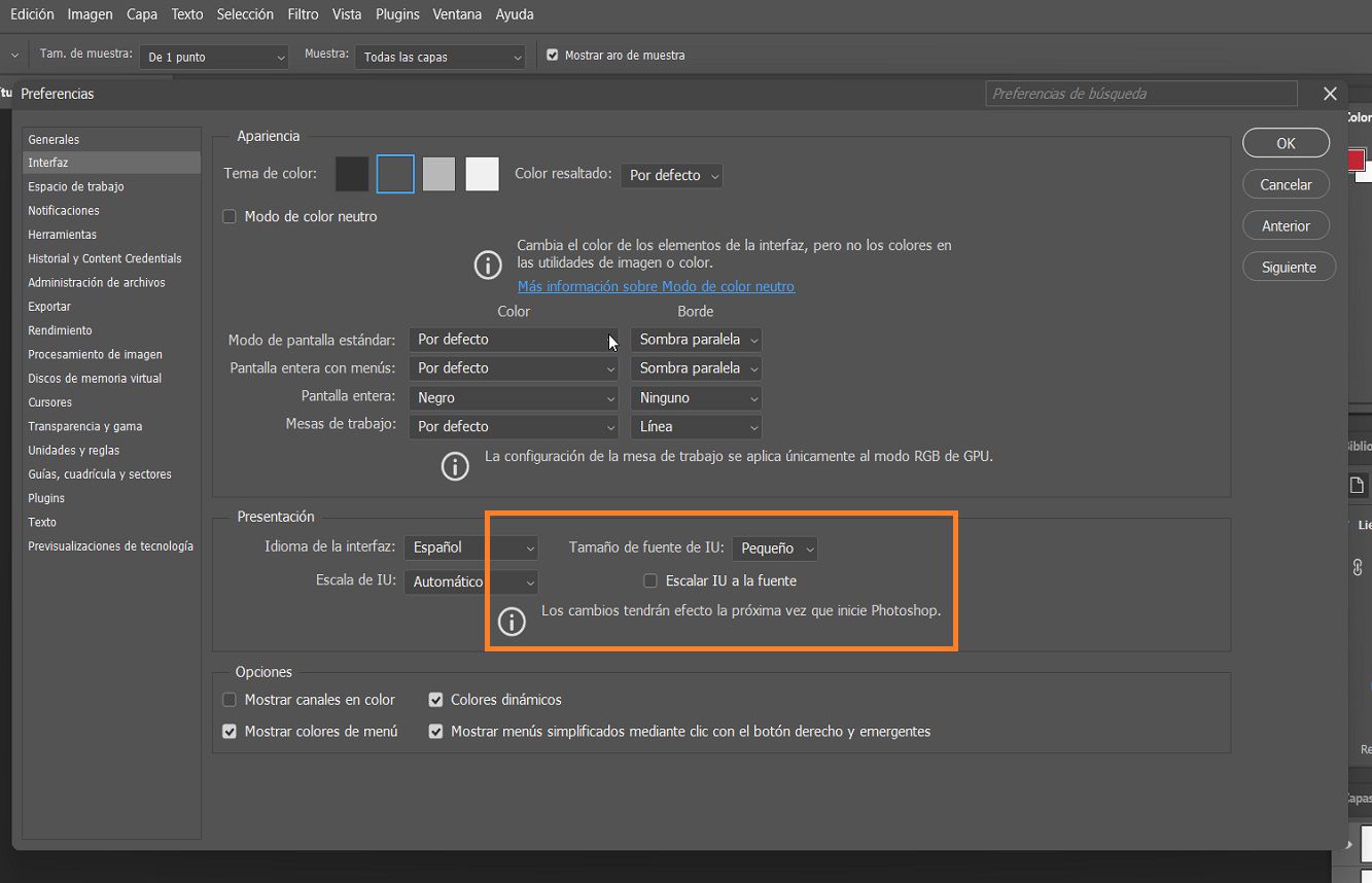 Cuadro de diálogo Preferencias de Photoshop con menú desplegable de Tamaño de fuente de interfaz de uso mostrando las options Diminuto, Pequeño, Medium y Grande.