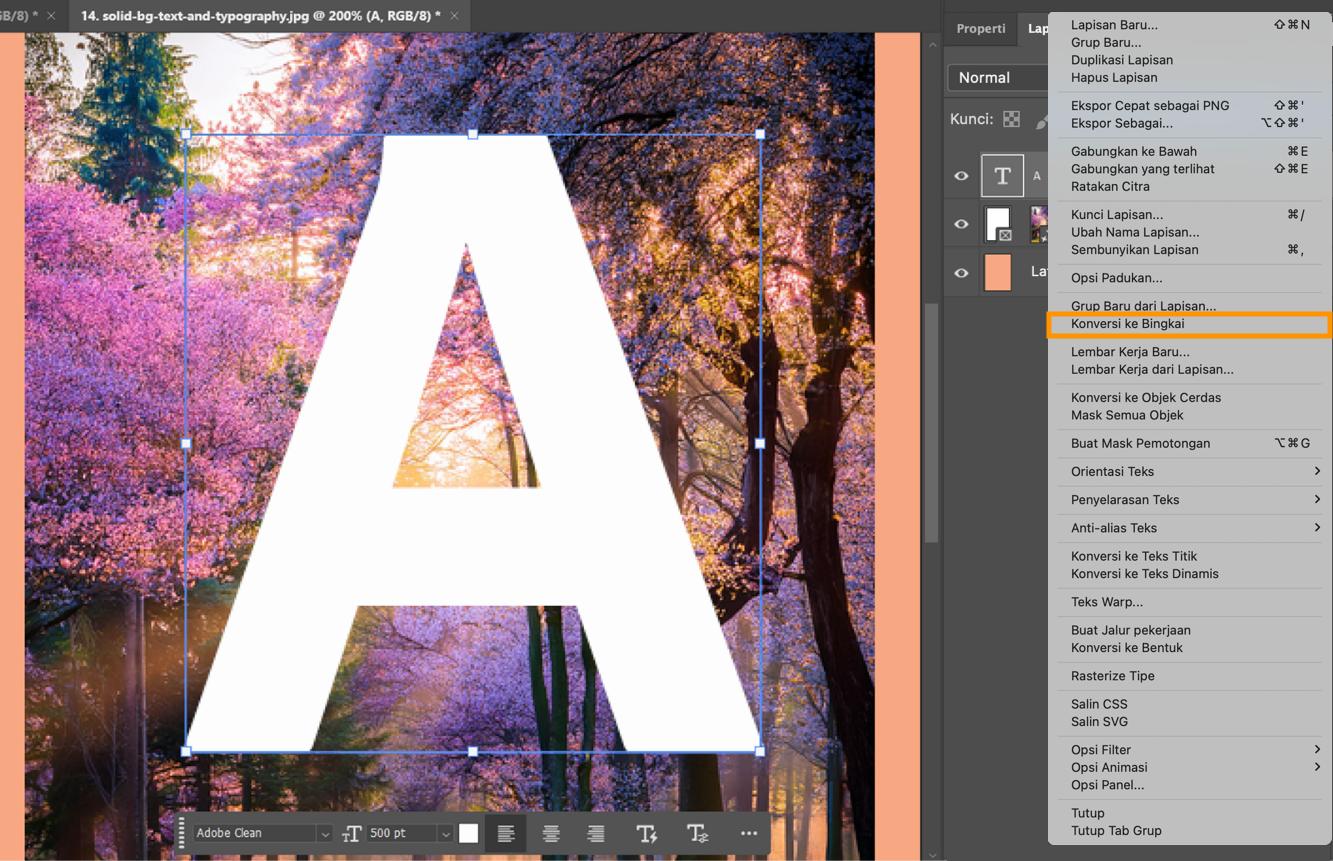 Dokumen Photoshop dengan lapisan teks dipilih, gambar di bawah teks, dan opsi Konversi ke Bingkai disorot dalam menu konteks.