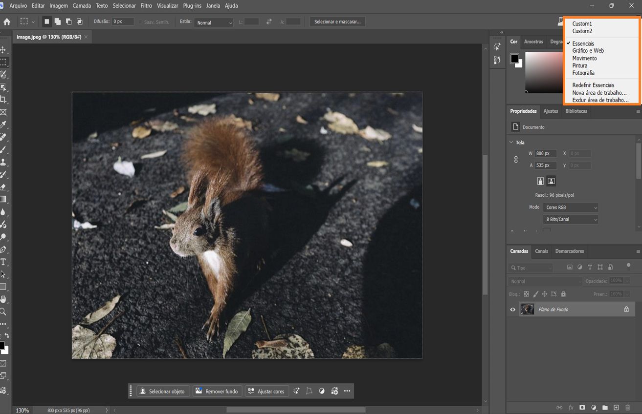 Interface do Photoshop exibindo o menu suspenso Escolher uma área de trabalho com opções como Essenciais, Fotografia e áreas de trabalho personalizadas.