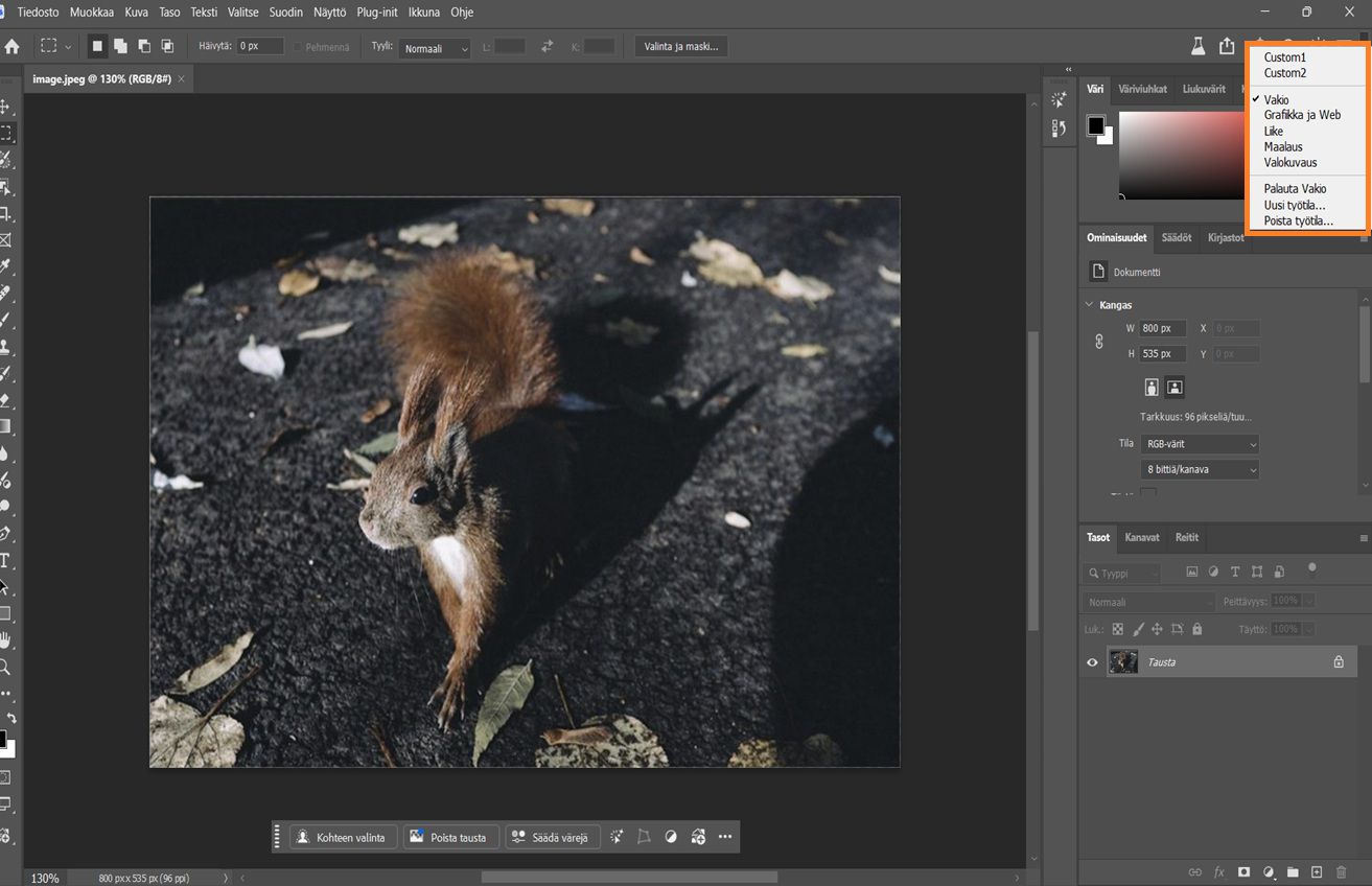 Photoshopin käyttöliittymä, jonka avattavassa Valitse työtila -valikossa on näkyvissä eri vaihtoehtoja, kuten Vakio, Valokuvaus sekä mukautetut työtilat.