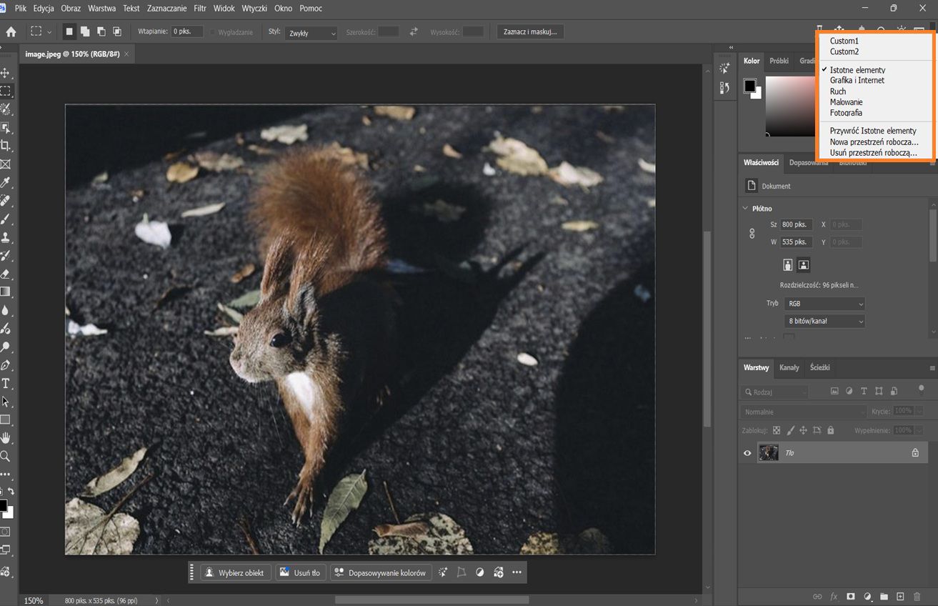 Interfejs Photoshop wyświetlający menu rozwijane Wybierz przestrzeń roboczą z options takimi jak Podstawowy, Fotografia i własne przestrzenie robocze.