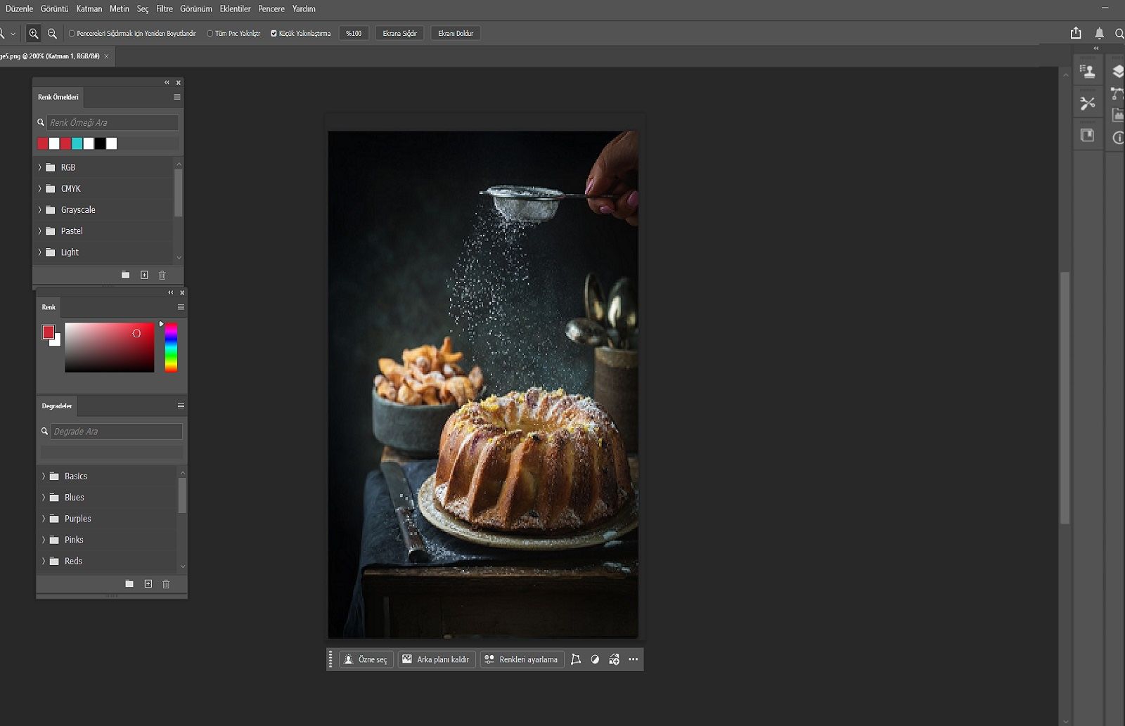 Sol tarafta yüzen paneller olarak yığınlanmış Renk Örnekleri, Renk ve Degradeler panellerini gösteren Photoshop çalışma alanı.