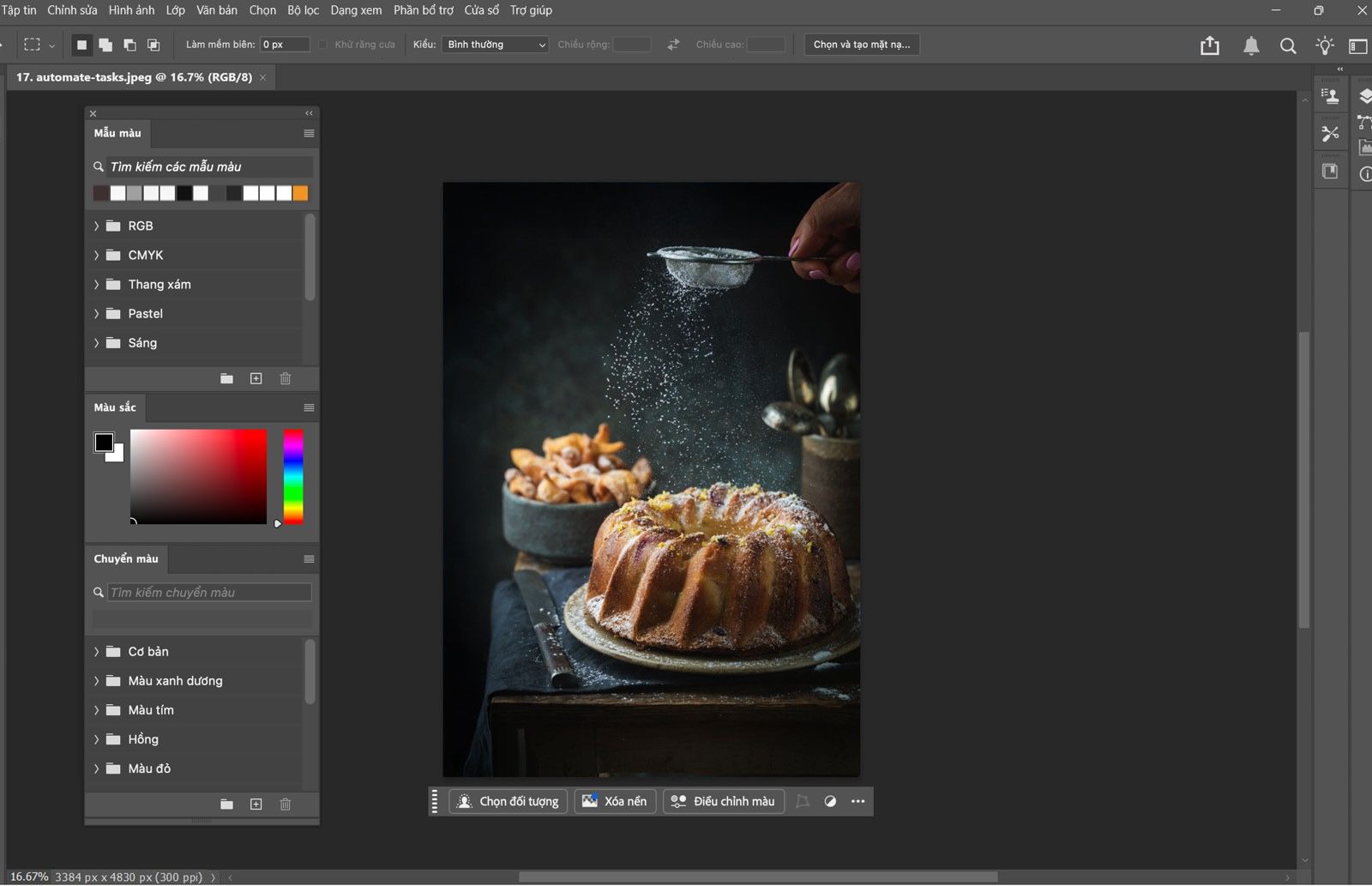 Không gian làm việc Photoshop hiển thị các bảng Mẫu màu, Màu sắc và Chuyển màu được xếp chồng thành các bảng nổi ở bên trái.