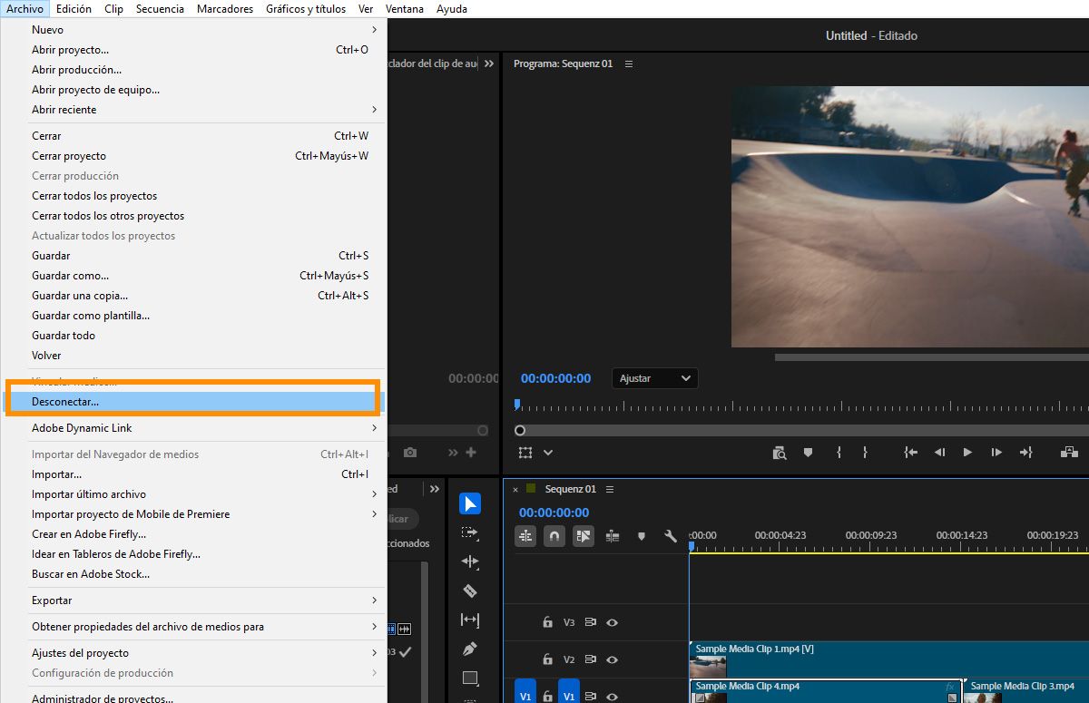 Menú Archivo de Premiere con Desconectar resaltado para el clip de medios seleccionado.