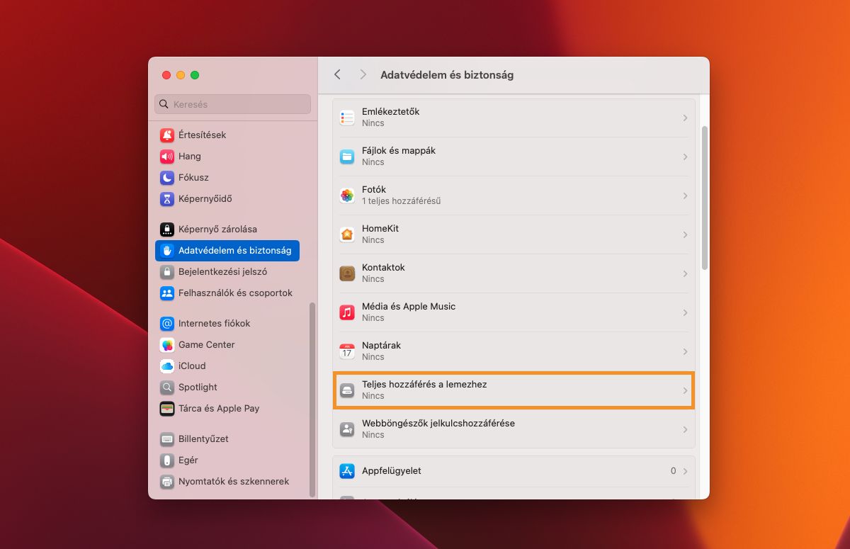 A macOS Rendszerbeállítások párbeszédpanelének felhasználói felülete az Adatvédelmi és biztonsági beállítások kiválasztásával. 