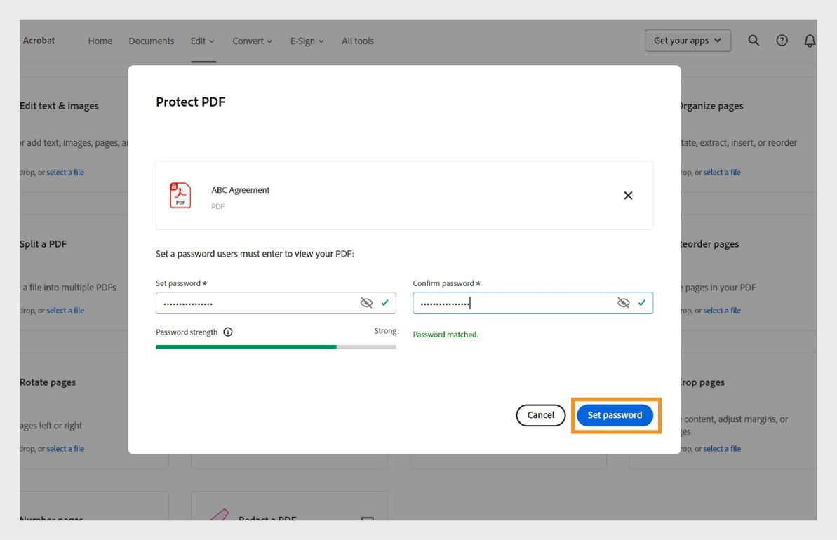 يُظهر مربع الحوار &quot;حماية ملف PDF&quot; الحقلَين &quot;تعيين كلمة المرور&quot; و&quot;تأكيد كلمة المرور&quot;. يكون الزر &quot;تعيين كلمة المرور&quot; مميزًا.