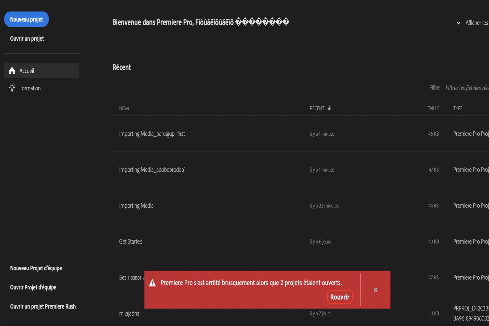 Dans l’image suivante, une fenêtre contextuelle indique que Premiere Pro s’est arrêté de manière inattendue alors que 3 projets étaient ouverts.
