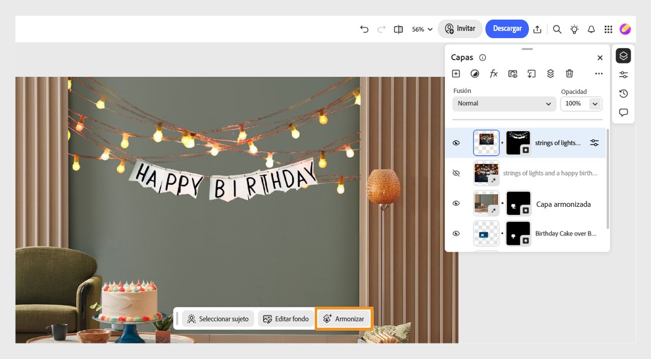 Instantánea de un documento en Photoshop en la web con la imagen de fondo de una habitación y la imagen de un objeto de una cadena de luces con un banner seleccionado. El panel Capas está abierto y muestra la imagen seleccionada, mientras que el botón Harmonizar aparece resaltado en la barra de tareas contextuales.