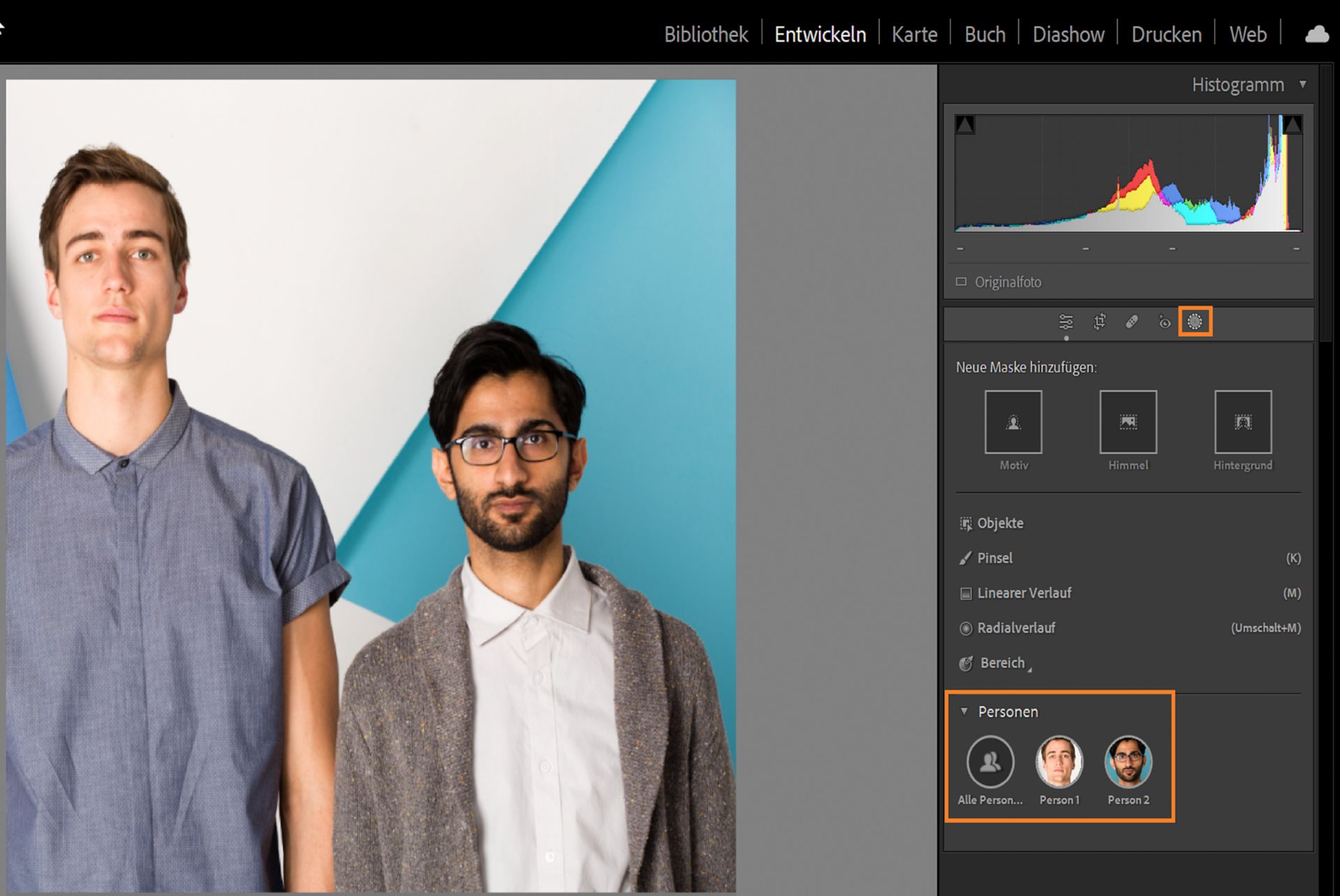 Foto von zwei Männern als Beispiel für die Fähigkeit, Personen zum Maskieren auszuwählen