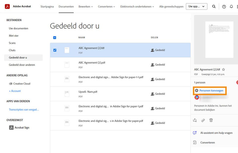 Als u een document in de lijst selecteert, verschijnt in het rechterdeelvenster een menu met opties om personen toe te voegen aan het bestaande document, het delen van het bestand ongedaan te maken, een koppeling te delen of het gedeelde bestand te verwijderen.
